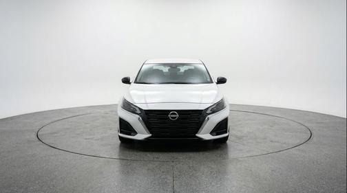 Glacier White 2025 Nissan Altima SV FWD