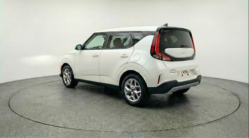 Snow White Pearl 2025 Kia Soul LX