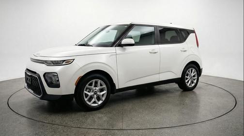 Snow White Pearl 2025 Kia Soul LX
