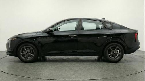 Aurora Black Pearl 2025 Kia K4 LXS