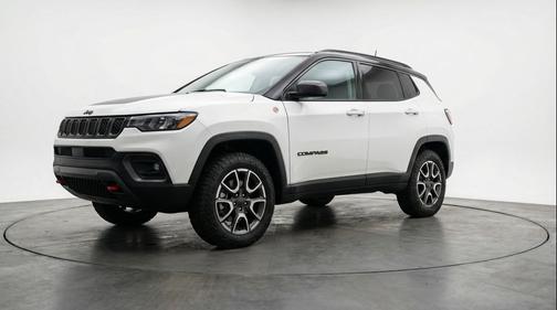 Bright White Clearcoat 2025 Jeep Compass Trailhawk