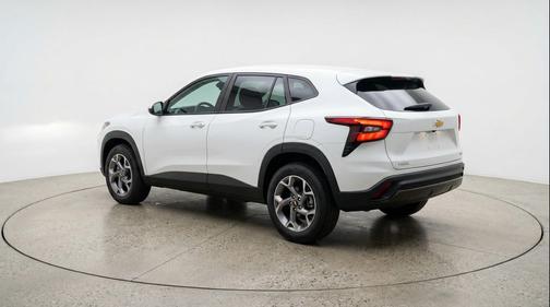 Summit White 2025 Chevrolet Trax LT