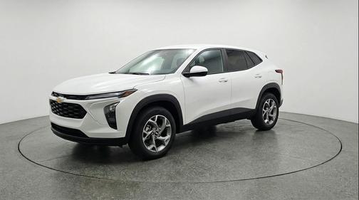 Summit White 2025 Chevrolet Trax LT