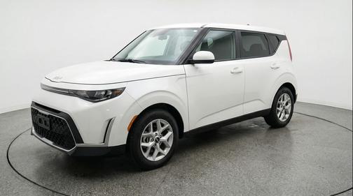 Snow White Pearl 2025 Kia Soul LX