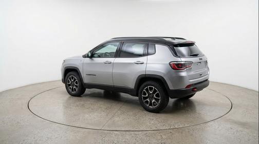 Silver Zynith Metallic Clearcoat 2025 Jeep Compass Trailhawk