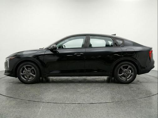 Aurora Black Pearl 2025 Kia K4 LXS