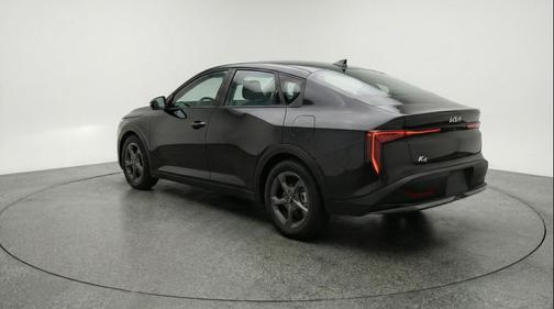 Aurora Black Pearl 2025 Kia K4 LXS