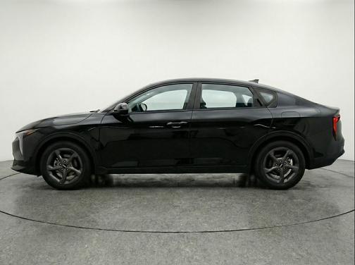 Aurora Black Pearl 2025 Kia K4 LXS