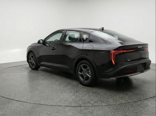 Aurora Black Pearl 2025 Kia K4 LXS