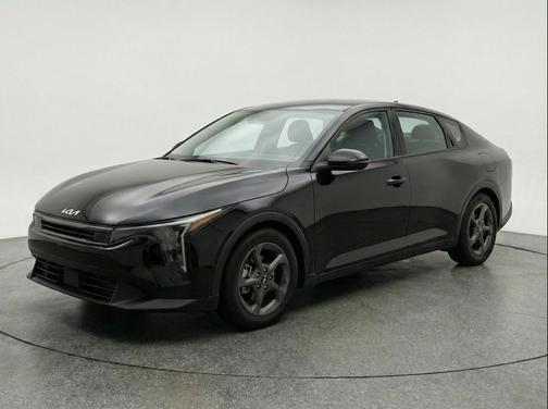 Aurora Black Pearl 2025 Kia K4 LXS