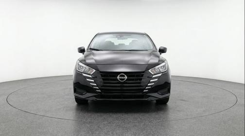 Super Black 2025 Nissan Versa 1.6 SV
