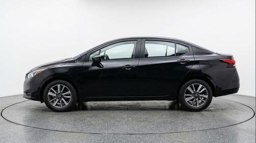 Super Black 2025 Nissan Versa 1.6 SV