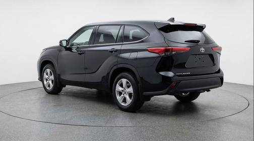 Midnight Black Metallic 2025 Toyota Highlander LE
