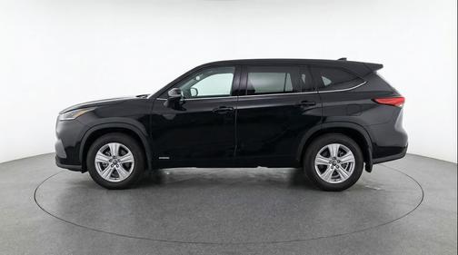 Midnight Black Metallic 2025 Toyota Highlander LE