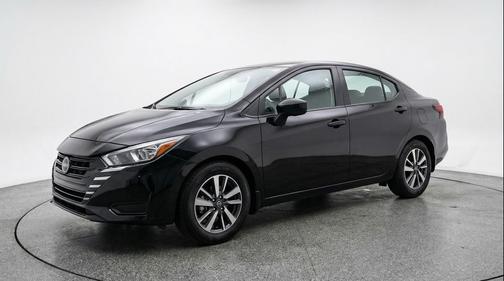 Super Black 2025 Nissan Versa 1.6 SV