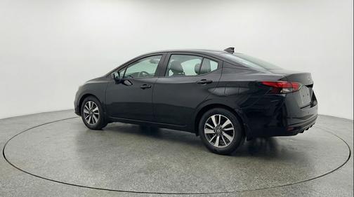 Super Black 2025 Nissan Versa 1.6 SV