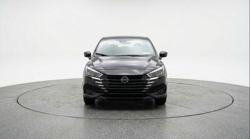 Super Black 2025 Nissan Versa 1.6 SV