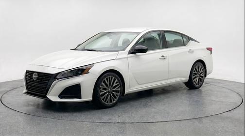 Glacier White 2025 Nissan Altima SV FWD