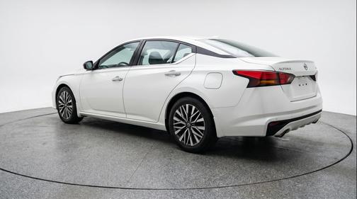 Glacier White 2025 Nissan Altima SV FWD