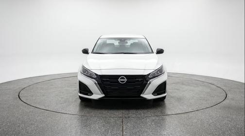 Glacier White 2025 Nissan Altima SV FWD