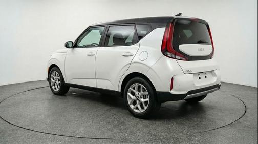 Snow White Pearl 2025 Kia Soul LX