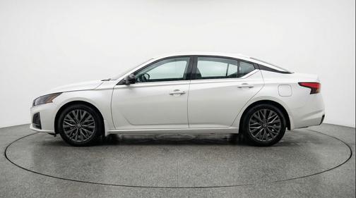 Glacier White 2025 Nissan Altima SV FWD