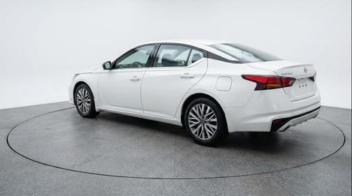 Glacier White 2025 Nissan Altima SV FWD