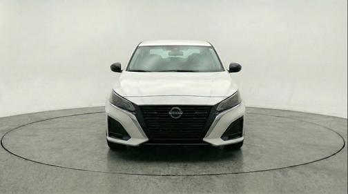 Glacier White 2025 Nissan Altima SV FWD