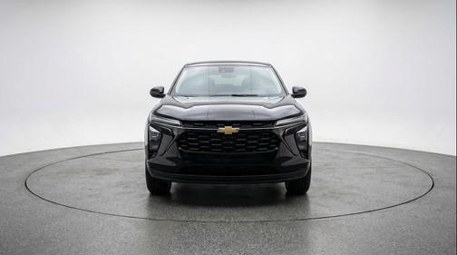 Mosaic Black Metallic 2025 Chevrolet Trax LT