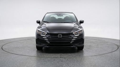 Super Black 2025 Nissan Versa 1.6 SV