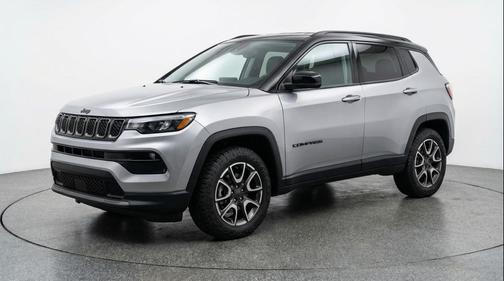 Silver Zynith Metallic Clearcoat 2025 Jeep Compass Trailhawk