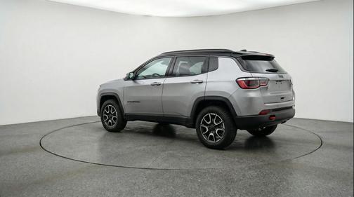 Silver Zynith Metallic Clearcoat 2025 Jeep Compass Trailhawk