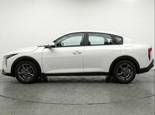 Snow White Pearl 2025 Kia K4 LXS