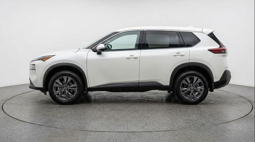 Everest White Pearl Tricoat 2025 Nissan Rogue SV