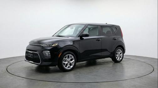 Fusion Black 2025 Kia Soul LX