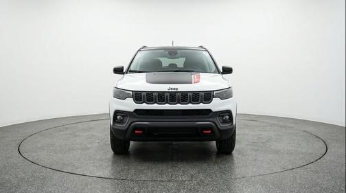 Bright White Clearcoat 2025 Jeep Compass Trailhawk