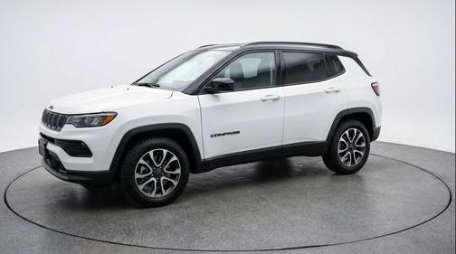 Bright White Clearcoat 2025 Jeep Compass Trailhawk