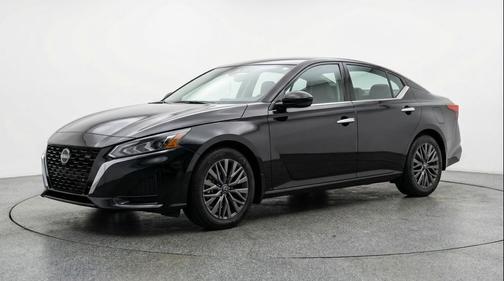 Super Black 2025 Nissan Altima SV FWD