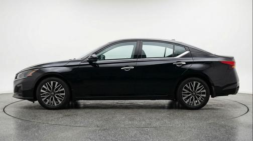 Super Black 2025 Nissan Altima SV FWD