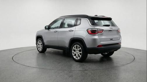 Silver Zynith Metallic Clearcoat 2025 Jeep Compass Limited