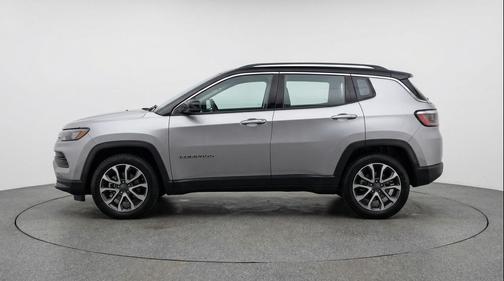 Silver Zynith Metallic Clearcoat 2025 Jeep Compass Trailhawk