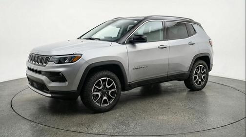 Silver Zynith Metallic Clearcoat 2025 Jeep Compass Trailhawk