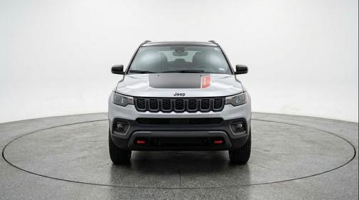 Silver Zynith Metallic Clearcoat 2025 Jeep Compass Trailhawk