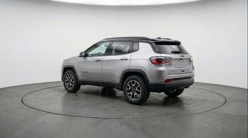 Silver Zynith Metallic Clearcoat 2025 Jeep Compass Trailhawk