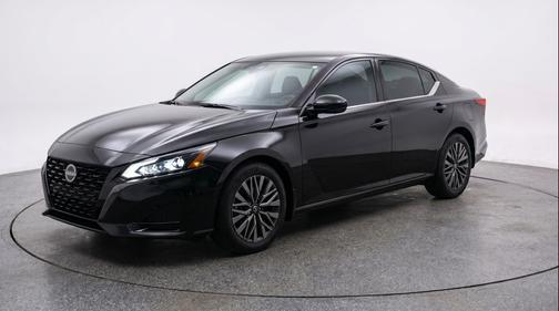 Super Black 2026 Nissan Altima SV FWD