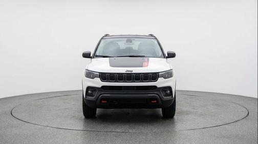 Bright White Clearcoat 2025 Jeep Compass Trailhawk