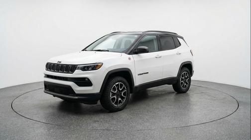 Bright White Clearcoat 2025 Jeep Compass Trailhawk
