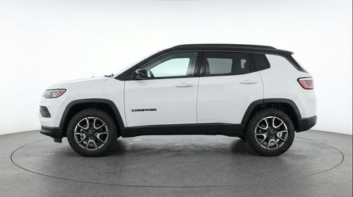 Bright White Clearcoat 2025 Jeep Compass Trailhawk