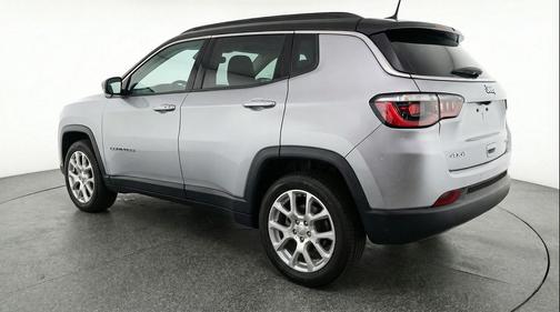 Silver Zynith Metallic Clearcoat 2025 Jeep Compass Limited