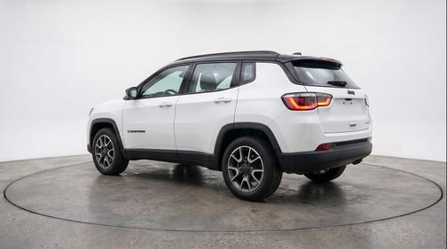 Bright White Clearcoat 2025 Jeep Compass Trailhawk